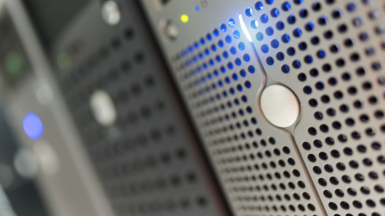 Windows Server: license the VM, not the host